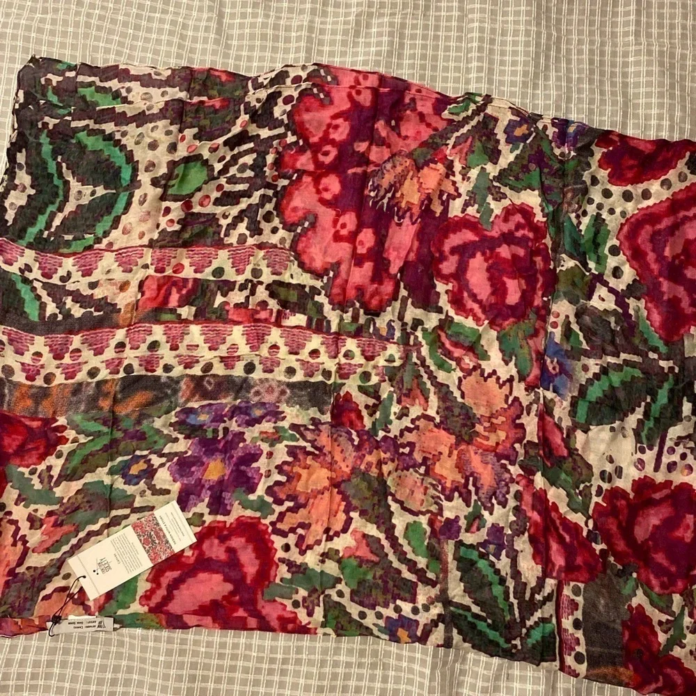 Front Row Society Oblong Digital Floral Pink/Rose Scarf 28” x 80” (FW)